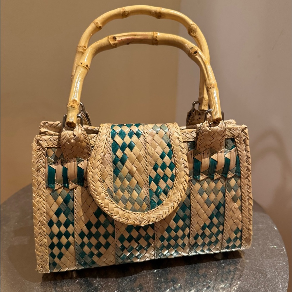 ❤️ NWT Woven Tan and Green Handbag